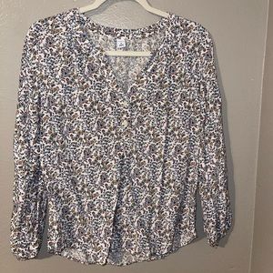 flowery button down shirt! 🌸🌷